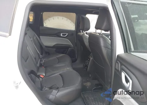 2025 Jeep Compass Latitude 4X4 z USA, uszkodzony, nr VIN 3C4NJDBN0ST569939